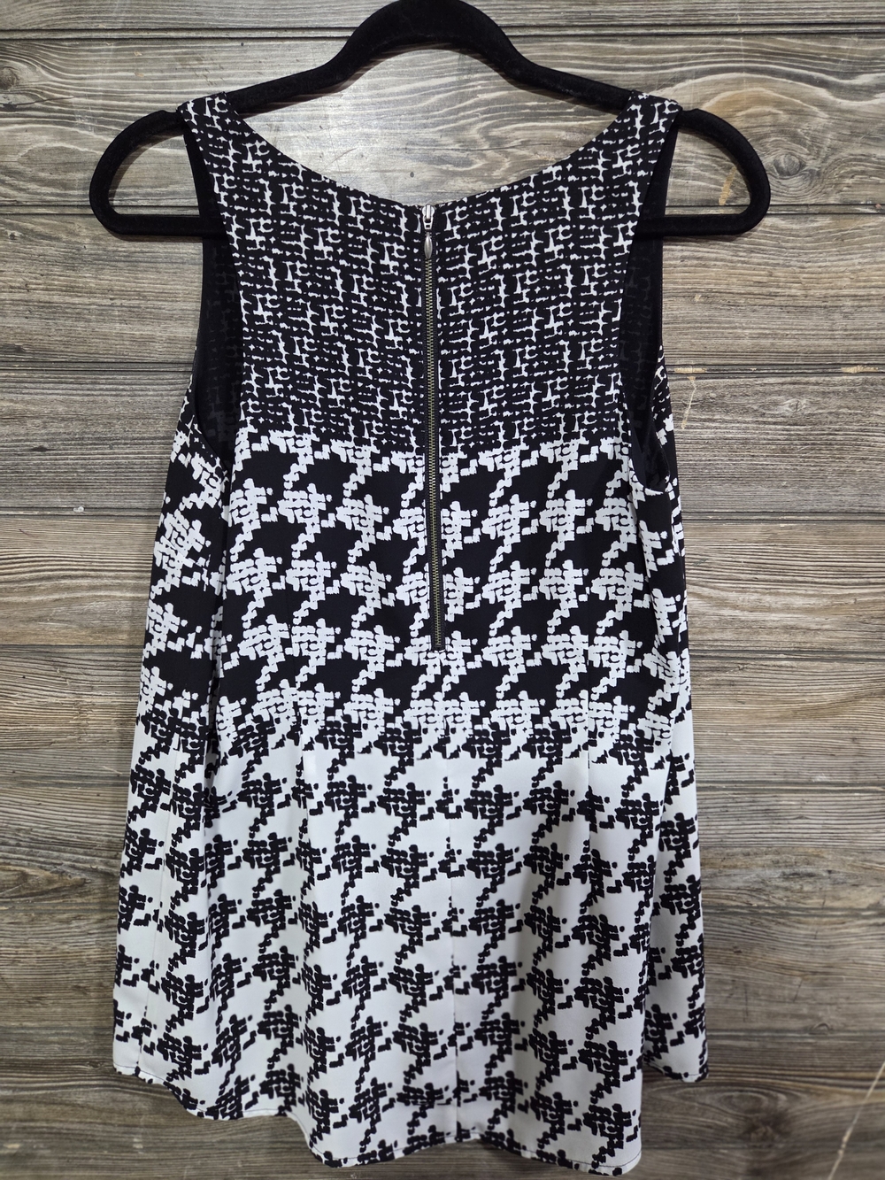 CAbi Black & White Houndtooth Sleeveless Blouse Tank Top Size Medium - Picture 3 of 6